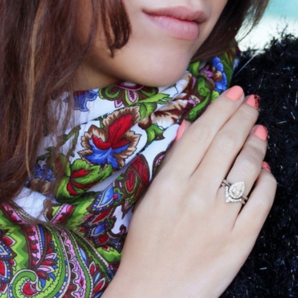 Crowned Pear Cut 2 Piece Bridal Wedding Ring Set - Picture 7 of 8